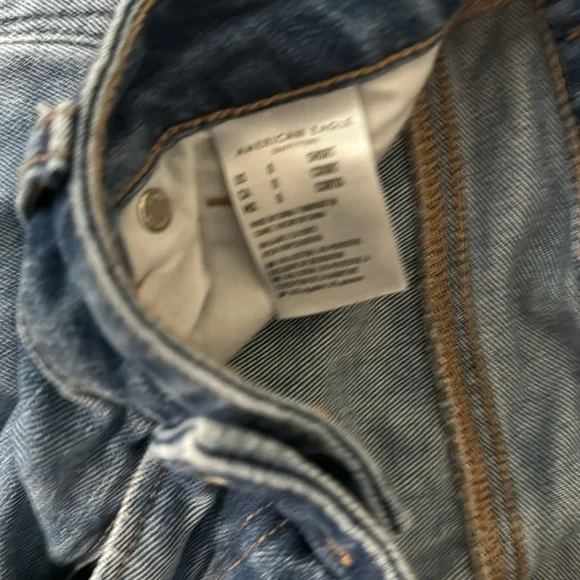 American Eagle size 0 distressed jeans excellent condition! - Picture 3 of 5